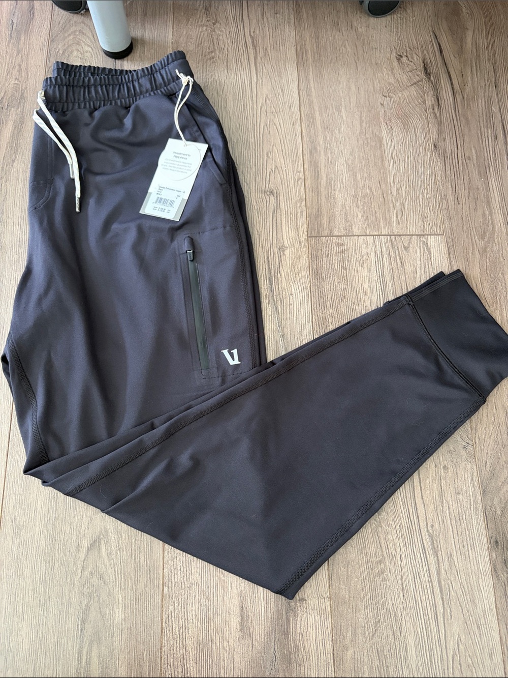 NWT Vuori Men's Black Performance Jogger Pants. Size Small